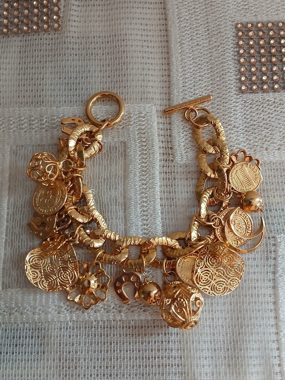 ELEGANT ITALY OTC 18K BRZ GOLD-TONE CHARM LINK BRACELET
